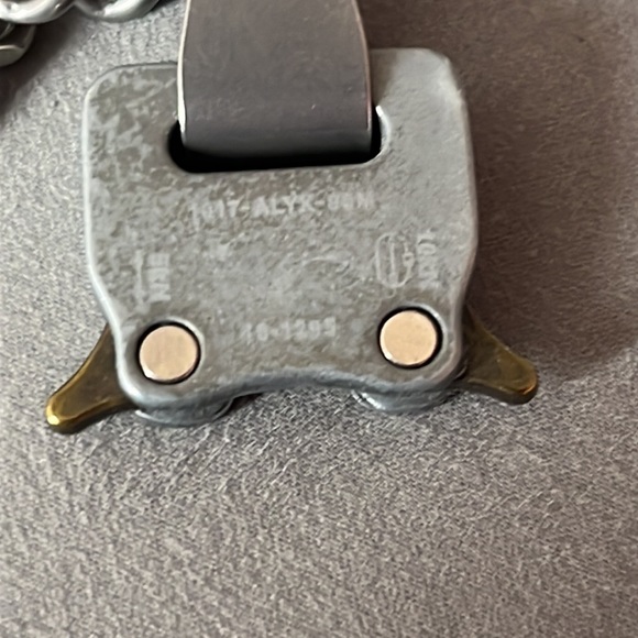 (SOLD) 1017 alyx 9sm hero chain - Picture 2 of 4